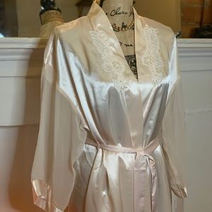 Vintage satin robe | 1980’s